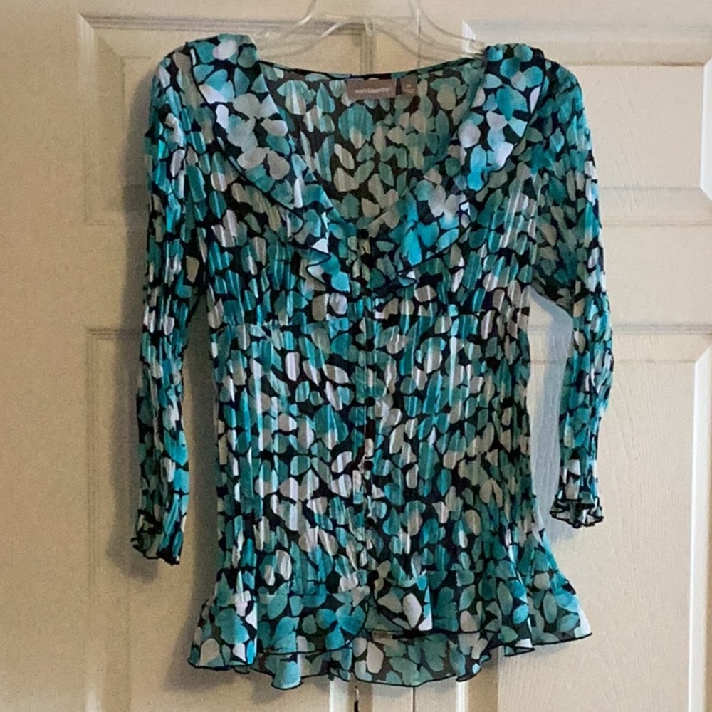 Gorgeous button down and tie back top